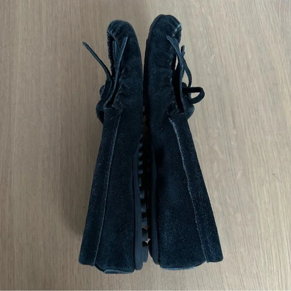 Minnetonka Kilty Hardsole Suede Moccasin Loafer Slip On Black Size 7 Boho Indie - Picture 3 of 9